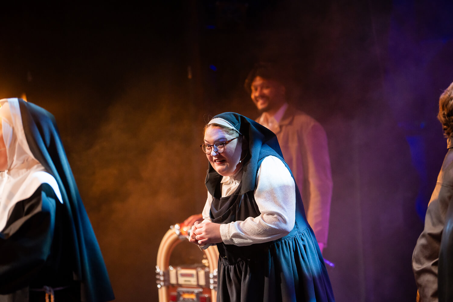 Sister-Act_0008_Layer 1