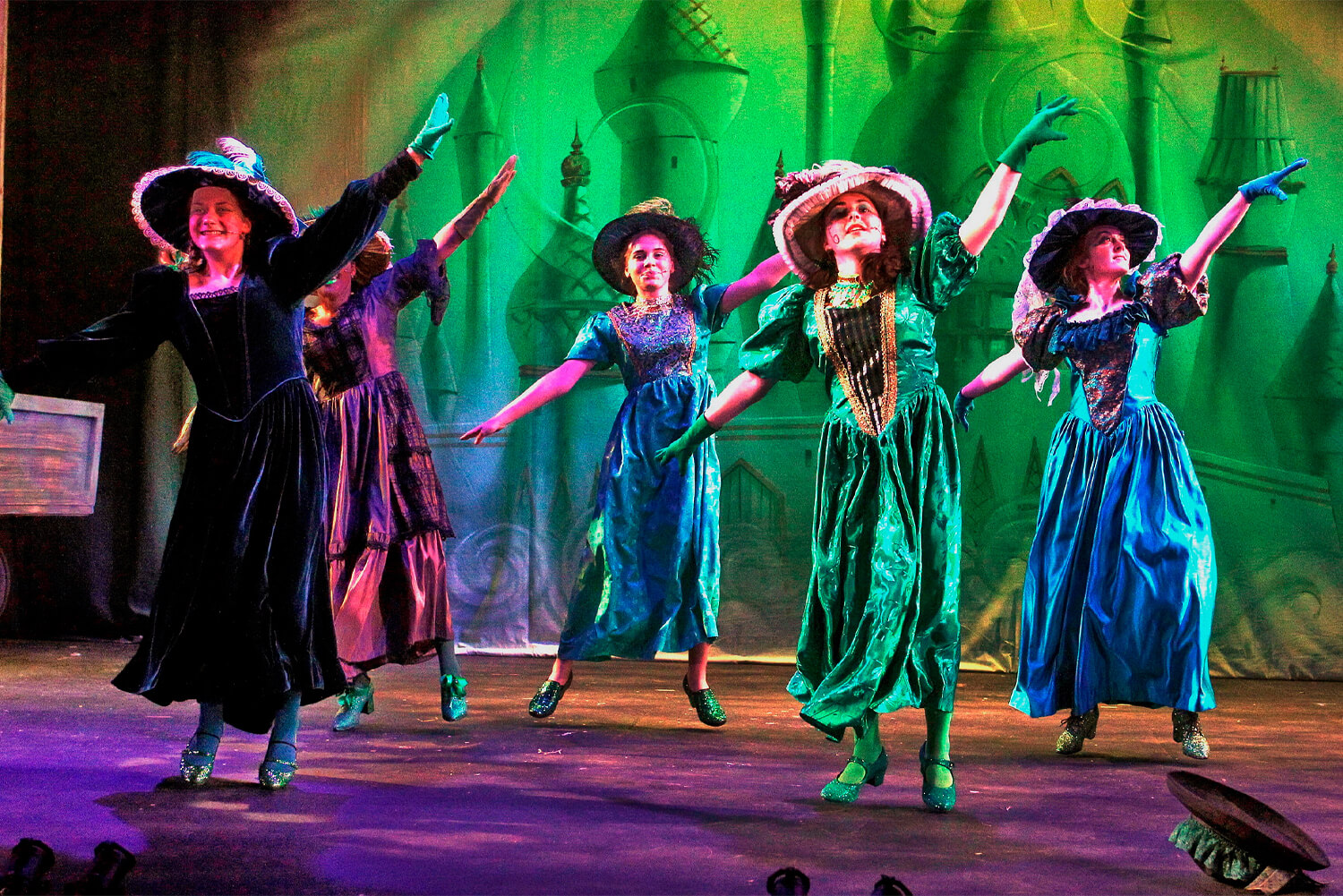 The-Wizard-Of-Oz_0002s_0003_Layer 17